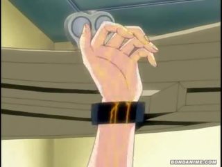 Terriefied animācija pavēlniece uz cuffs izpaužas electicity shocks
