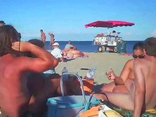 جبهة مورو ضربات لها steady في عري شاطئ بواسطة رخصة لاختلاس النظر