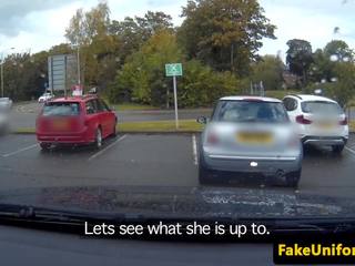 Veliko oprsje roza lase cipa pussyfucks policaj v avto: brezplačno hd porno 0d