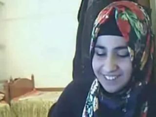 Mov - hidžab draga prikazuje rit na spletna kamera