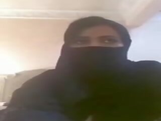 Musulmán mademoiselle que muestra grande tetas, gratis público desnudez sexo vídeo