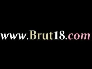 ब्रूटल x गाली दिया वीडियो साथ क्यूट कोरियन गर्ल