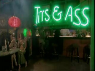 Lesbiană bar maids masturbeze în in trei: gratis sex video 2f