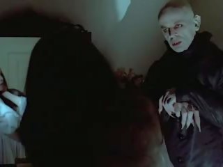 Nosferatu vampiro bites virgen chica, gratis adulto vídeo f2