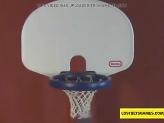 Seksualu merginos žaisti nusirengti krepšinis, nemokamai suaugusieji video d4