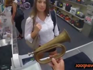 Seductress Agrees To Suck A phallus For 200 Bucks