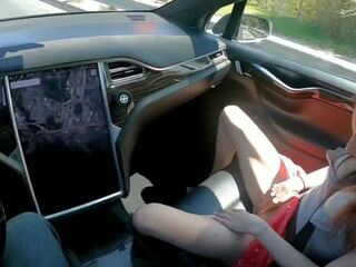 Tinder תאריך cums ב שלי ב א tesla ב autopilot