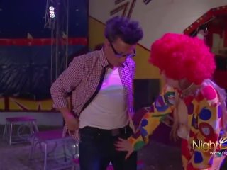 Im Zirkus Conny Fickt Den Clown