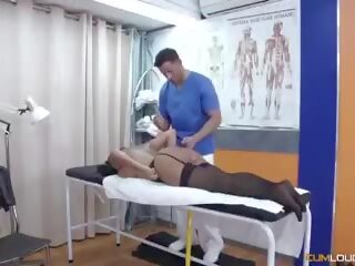 मेडिकल practitioner x गाली दिया चलचित्र साथ रोगी