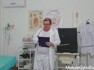 Physical egzaminas ir putė fingeringas apie čekiškas peasant moteris: gyno fetišas grown-up seksas