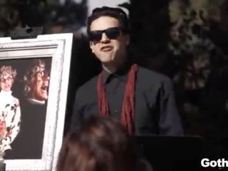 Goth frau marley brinx gefickt bei die funeral