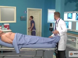 Şepagat uýasy hops on a gurney to fuck patient while expert watches