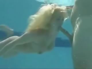 Bajo el agua sorpresa mamada, gratis gratis mobile mamada sucio película mov