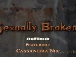 Cassandra nix transforms nga fermë zonjë në porno yll