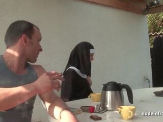 Jovem francesa freira sodomized em sexo a três com papy voyeur