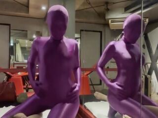 Mademoiselle në purple zentai jep atë handhob në spermë e pisët film klipe