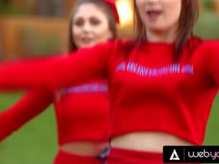 Ariana marie pannelugg henne rude cheerleader lag captain med dakota skye og deres ny tillegg kjønn video videoer
